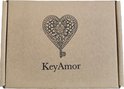 Bruine kartonnen doos met het KeyAmor logo en een hartvormig sleutelontwerp.