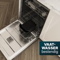 De Princess heteluchtfriteuse wordt schoongemaakt in een vaatwasser. De tekst 'Vaatwasserbestendig' staat rechtsonder.
