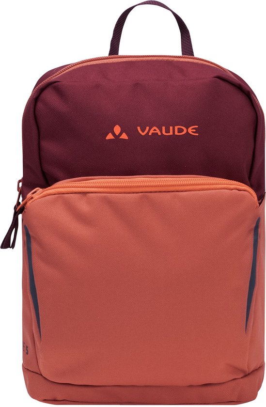 Een Vaude rugzak in bordeauxrood en oranje, met een Vaude logo.