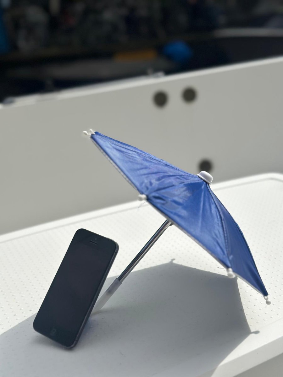 Blauwe telefoon parasol met zuignap - Telefoon paraplu - Telefoon houder - parasol tegen oververhitte telefoon - Schaduw telefoon - parasol voor je kopje,parasol voor je boek. Parasol met handige zuignap.