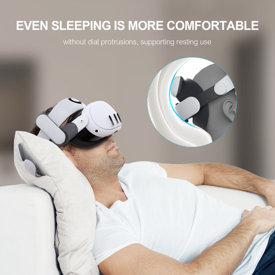 Man ligt op zijn rug met een witte VR-headset op, die comfortabel wordt gebruikt voor rust.