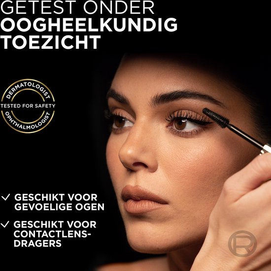 Model brengt mascara aan. Tekst: 'GETEST ONDER OOGHEELKUNDIG TOEZICHT' en een oogarts-zegel.