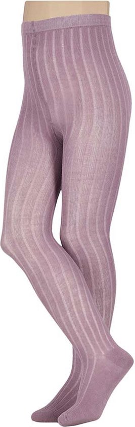 Paarse panty met fijne verticale ribbels, gedragen op een model.