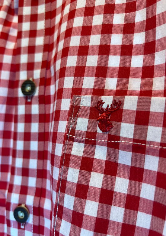 Rood-wit geruite blouse met opgestikte borstzak, geborduurd rood hertje en donkere knopen.