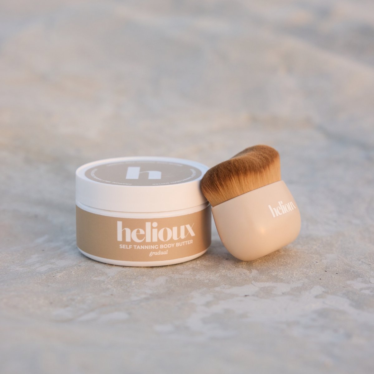 Helioux® Zelfbruiner Body Creme - Self Tanning Body Butter - Trekt snel in - Gradual Tan - Geeft niet af - Parfum Vrij - Coconut Lime Scent - Kokos Limoen Geur – foto 4