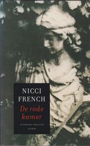 Boekcover 'De rode kamer' van Nicci French met een sepiafoto van een beeldhouwwerk.