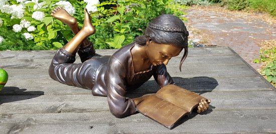 Tuinbeeld - brons - Liggend meisje - Bronzen beeld - 40 cm hoog - bronzartes