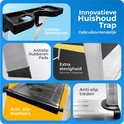Collage met details van een huishoudtrap, zoals de handige ophanghaak, antislip rubberen pads en treden.