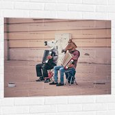 Muursticker - Twee Personen met Paarden Maskers Spelend op Accordeon - 100x75 cm Foto op Muursticker