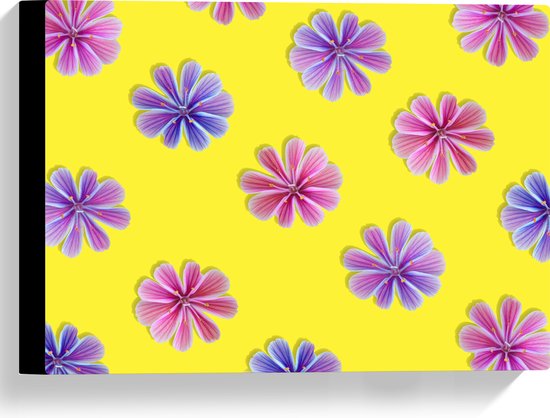 Canvas - Paars en Roze Bloemetjes Patroon op Gele Achtergrond - 40x30 cm Foto op Canvas Schilderij (Wanddecoratie op Canvas)