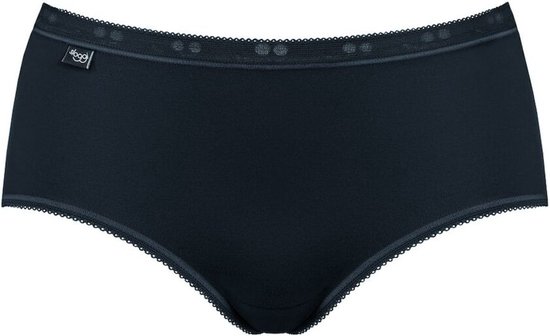 Zwarte Sloggi midi slip met zacht katoen en een decoratieve, licht gestreepte kanten rand aan tailleband en beenopeningen.