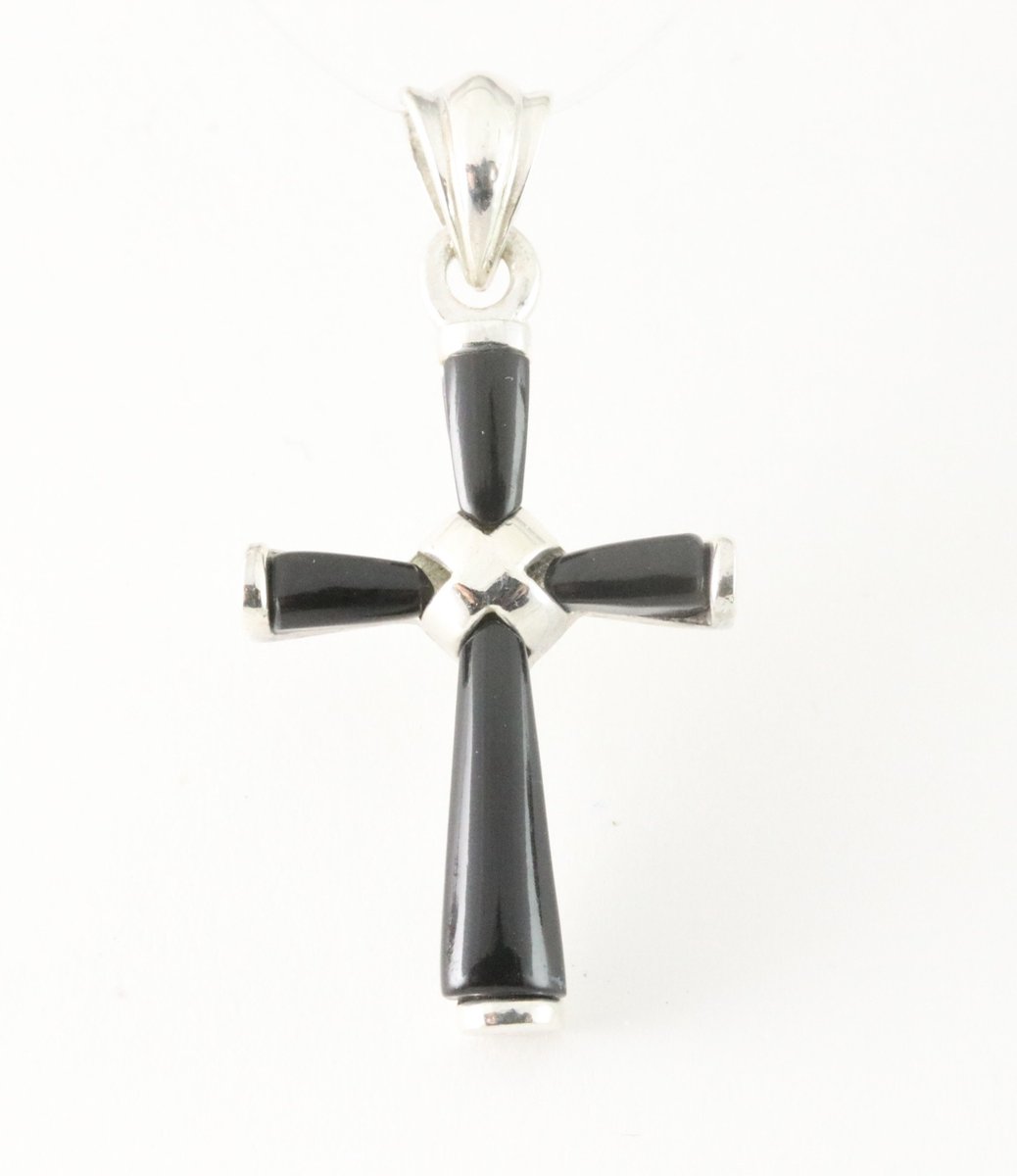 Fijne zilveren kruishanger met onyx