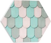 PVC Schuimplaat Hexagon - Verschillende Tinten Blauw in Schubben Patroon - 30x26.1 cm Foto op Hexagon (Met Ophangsysteem)
