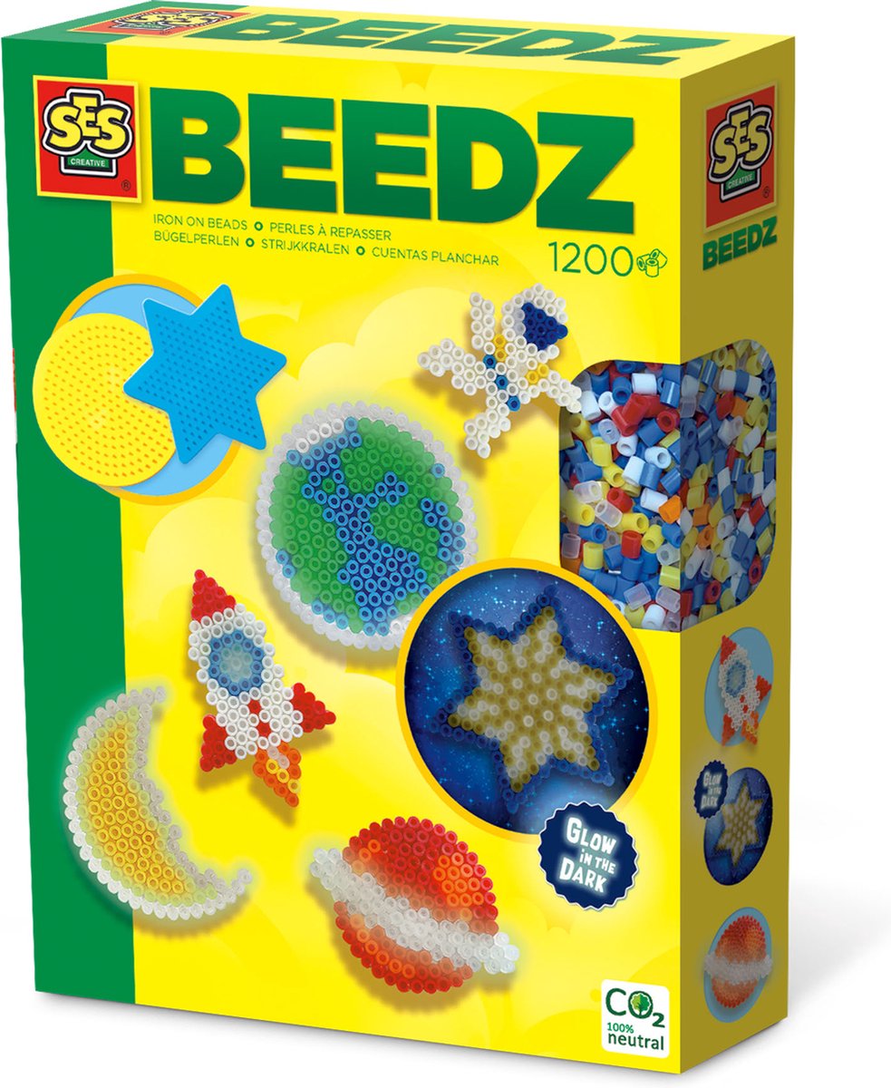 SES Beedz - Strijkkralen met legborden - grondplaten, 1200 strijkkralen en strijkvel - universum - ster, maan, planeet, raket, astronaut - glow in the dark - PVC vrij