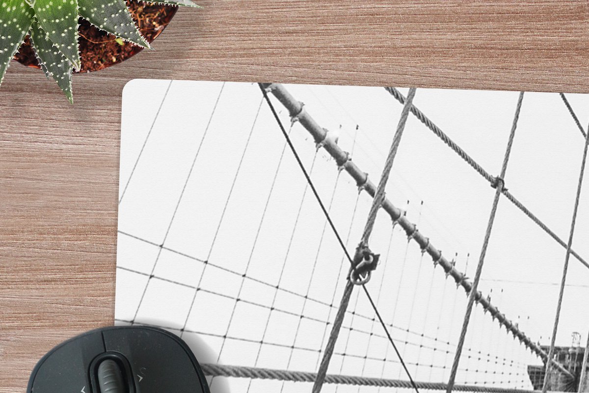 Muismat XXL 90x60 cm - Bureau onderlegger - Bureau mat Brooklyn Bridge - Brug - Architectuur - Gebouw - Bureaumat - Gaming mousepad xl - Bureaulegger groot - Computer deskmat
