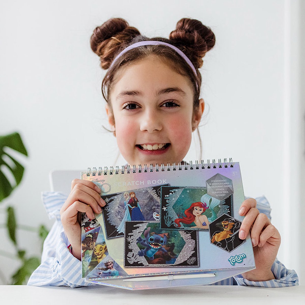 Totum Disney 100 krasplaten sticker en kleurboek scratch art Disney classics limited edition jubileum editie 100 jarig bestaan Disney — afbeelding 9