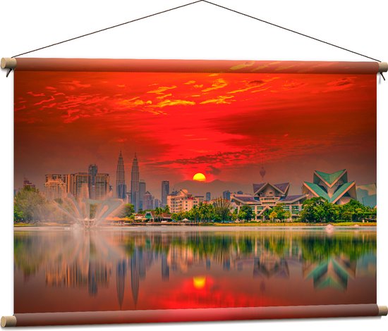 Textielposter - Skyline van De Stad Kuala Lumpur in Indonesië tijdens Zonsondergang - 90x60 cm Foto op Textiel