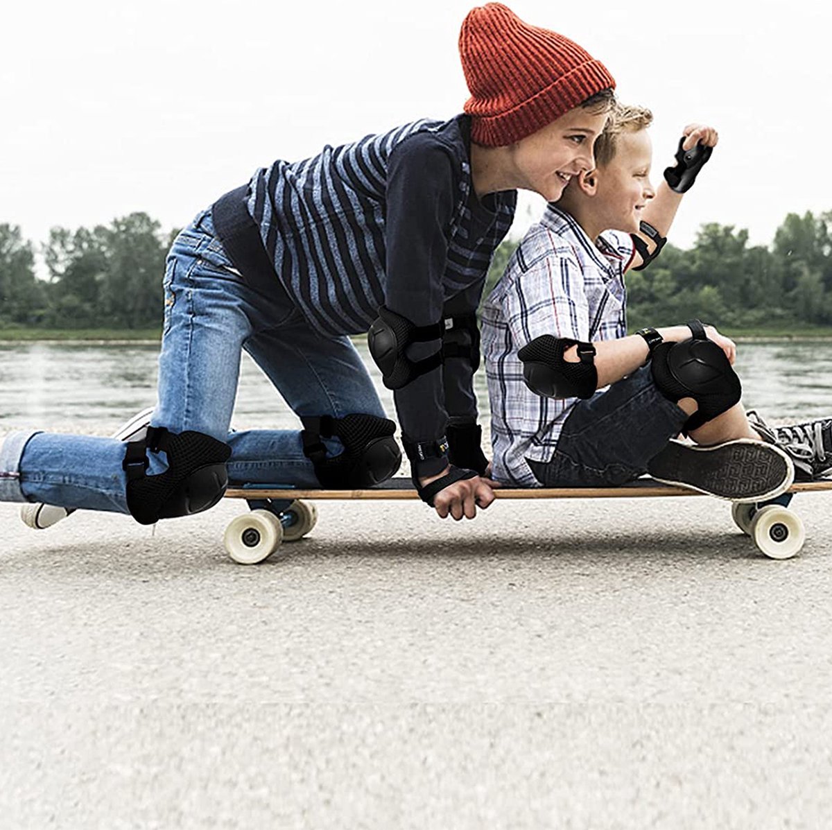 Équipement de protection de patinage à roulettes pour enfants de six pièces  Casque de sport Équipement de protection Skateboard Patinage Équipement de  protection genouillères et coudières