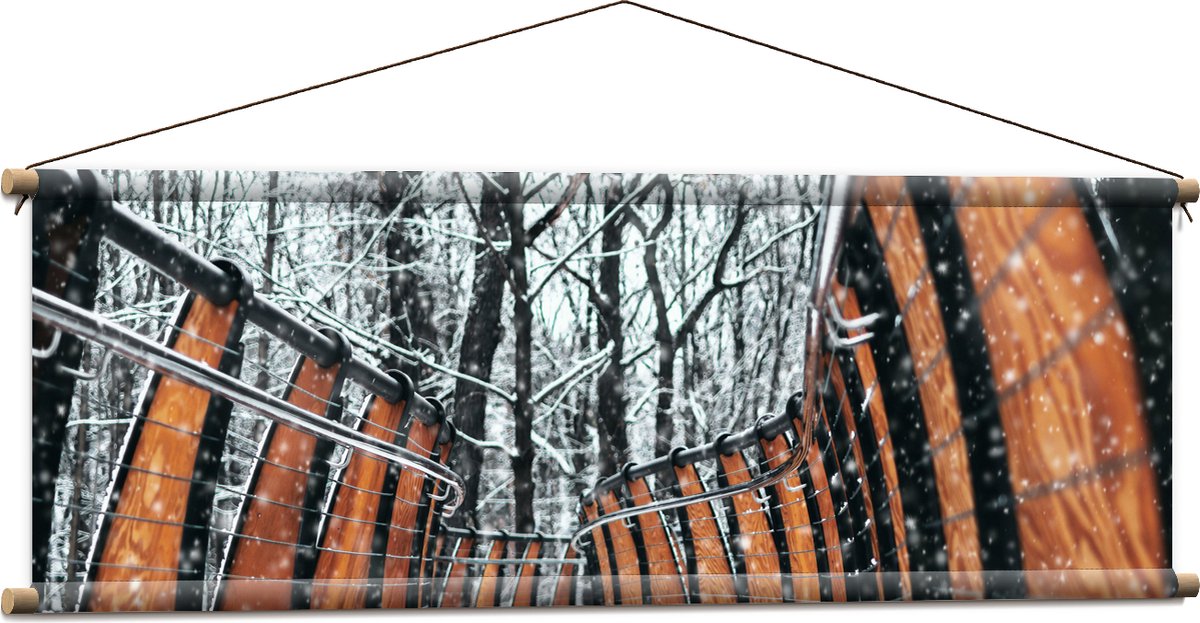 Textielposter - Hekwerk in Ondergesneeuwd Bos - 120x40 cm Foto op Textiel