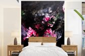 Behang - Fotobehang Bloemen - Kunst - Verf - Roze - Zwart - Breedte 165 cm x hoogte 220 cm - Behangpapier