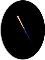 PVC Schuimplaat Ovaal - Opstijgende Raket met Vuurstreep - 42x56 cm Foto op Ovaal (Met Ophangsysteem)