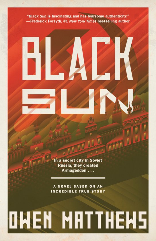 Boekcover van 'Black Sun' met de titel in grote witte letters op een rode achtergrond en een illustratie van Russische gebouwen.