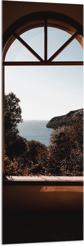Acrylglas - Uitzicht op Blauwe Zee met Rotsen en Bomen vanuit het Raam - 50x150 cm Foto op Acrylglas (Wanddecoratie op Acrylaat)