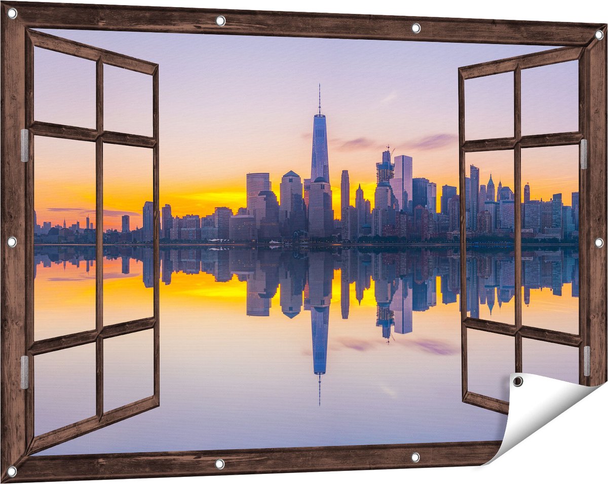 Gards Tuinposter Doorkijk New York Skyline bij Zonsopgang - 120x80 cm - Tuindoek - Tuindecoratie - Wanddecoratie buiten - Tuinschilderij donker bruin