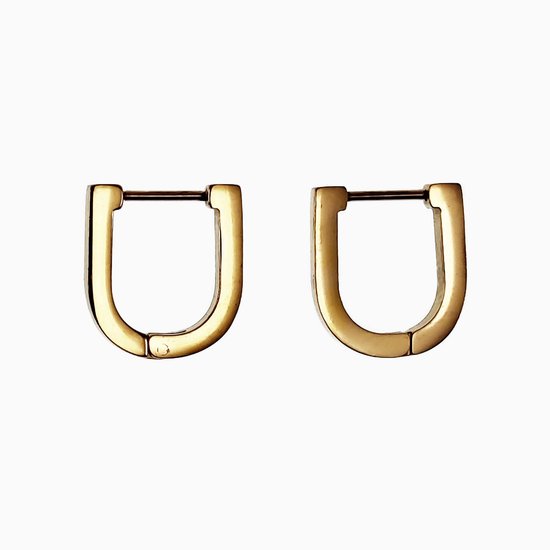 Een paar gouden U-vormige oorringen.
