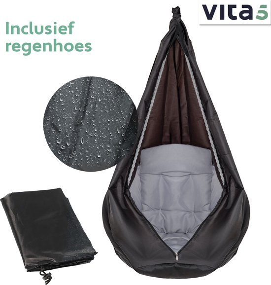 Grijze macramé hangstoel met kussen, samen met een opgevouwen zwarte beschermhoes en een detail van waterdruppels.
