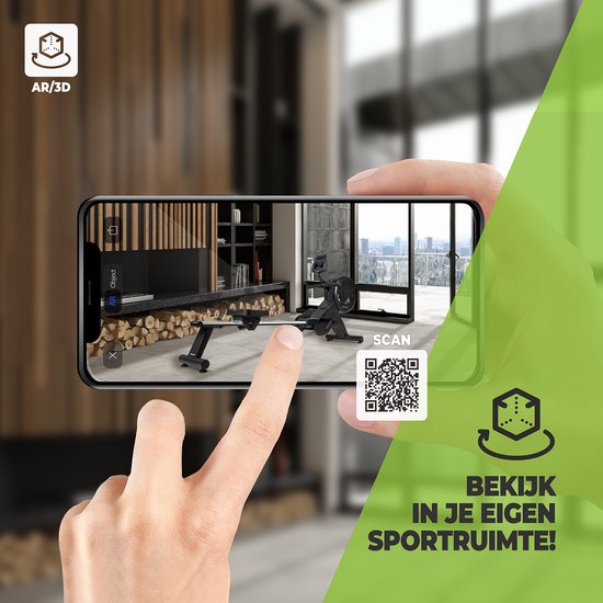 Telefoon met AR/3D-weergave van een VirtuFit roeimachine in een woonkamer. Tekst: "Bekijk in je eigen sportruimte!"