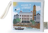 Zacht Babyboekje Utrecht - fairly made - in geschenkverpakking van kraft karton - duurzaam en origineel kraamcadeau