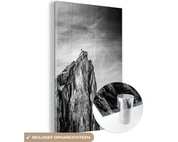 Glasschilderij - Man - Natuur - Zwart - Wit - Glasplaat - Foto op glas - Glasschilderijen woonkamer - Schilderij op glas - 120x180 cm - Muurdecoratie - Wanddecoratie - Slaapkamer - Kamer decoratie