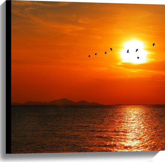 Canvas - Silhouet van Zwerm Vogels bij Zonsondergang boven de Zee - 60x60 cm Foto op Canvas Schilderij (Wanddecoratie op Canvas)
