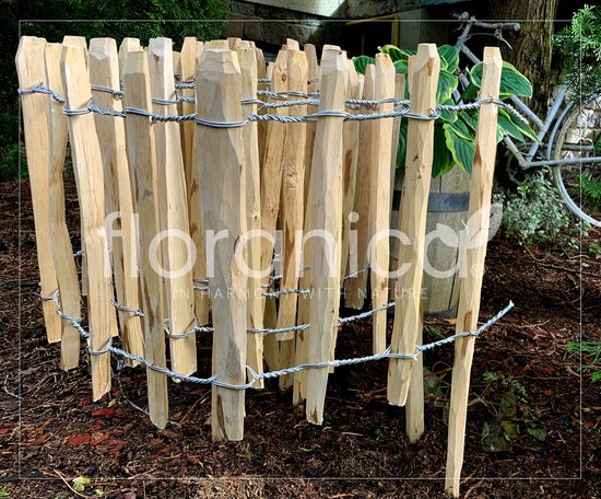 Floranica Rolhek van hazelnotenhout omheining met palen tuinlamel als gazonrand natuurproduct Latafstand voor omranding 4-6 cm hoogte 35 cm hoog per lopende meter - Floranica