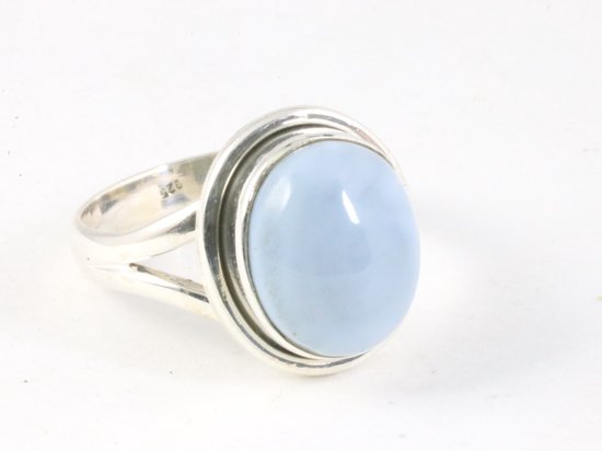 Ovale zilveren ring met blauwe opaal - maat 18