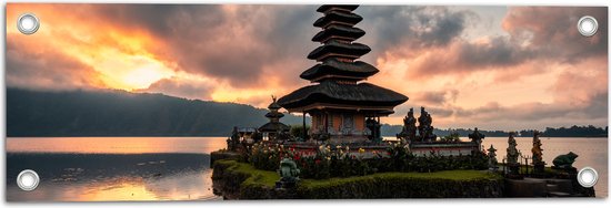 Tuinposter – Zonsopkomst bij Pura Ulun Danu Bratan Tempel, Indonesië - 60x20 cm Foto op Tuinposter (wanddecoratie voor buiten en binnen)