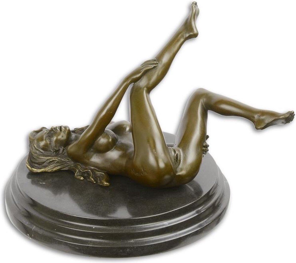 EEN EROTISCH BRONZEN BEELDHOUWWERK VAN EEN LIGGEND VROUWELIJK NAAKT, AN EROTIC BRONZE SCULPTURE OF A RECLINING FEMALE NUDE