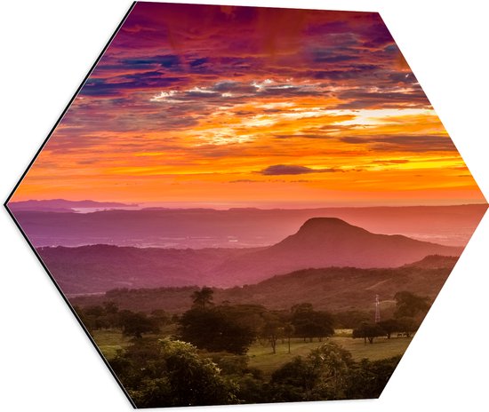 Dibond Hexagon - Zonsondergang over Landschap in Costa Rica - 60x52.2 cm Foto op Hexagon (Met Ophangsysteem)
