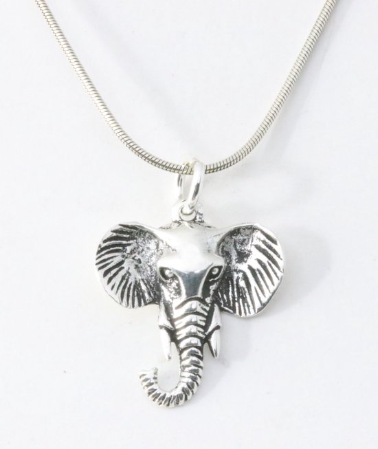 Fijne zilveren olifant hanger aan ketting