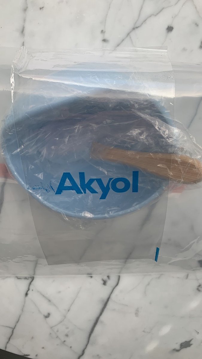 Akyol - Kinderbord met Zuignap - Babyservies - Babybordjes - Baby bord Antislip - Babybord zonder Knoeien - Kinderservies - Baby Kommetje - Inclusief Lepel - Kinderbordje met Bestek - Blauw van Akyol — afbeelding 2