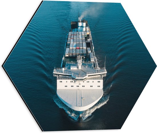 Dibond Hexagon - Vooraanzicht van Groot Vrachtschip Varend op de Zee - 40x34.8 cm Foto op Hexagon (Met Ophangsysteem)