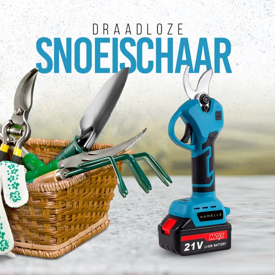 Blauwe elektrische snoeischaar naast een mand vol tuingereedschap, waaronder handschoenen en een schep. "Draadloze snoeischaar" is prominent weergegeven.