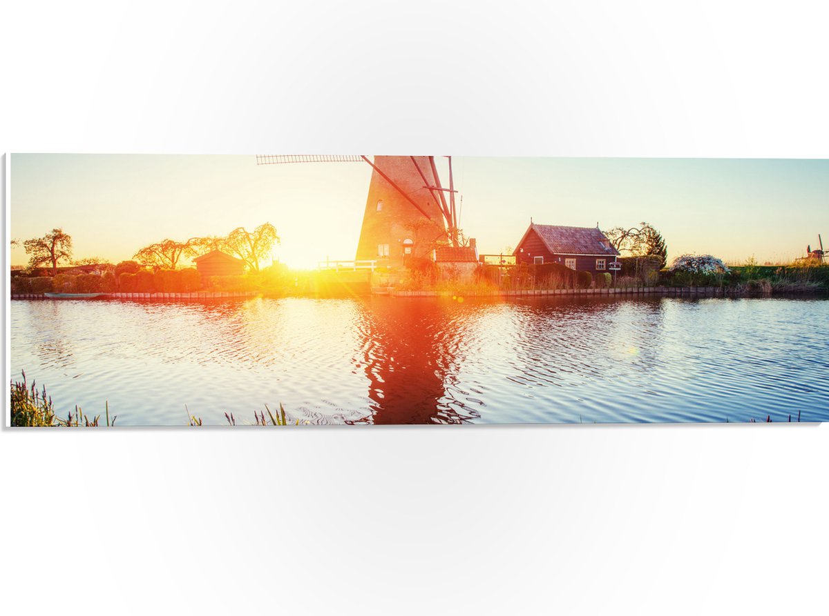 WallClassics - PVC Schuimplaat - Zonlicht langs Hollandse Molen aan het Water - 60x20 cm Foto op PVC Schuimplaat (Met Ophangsysteem)