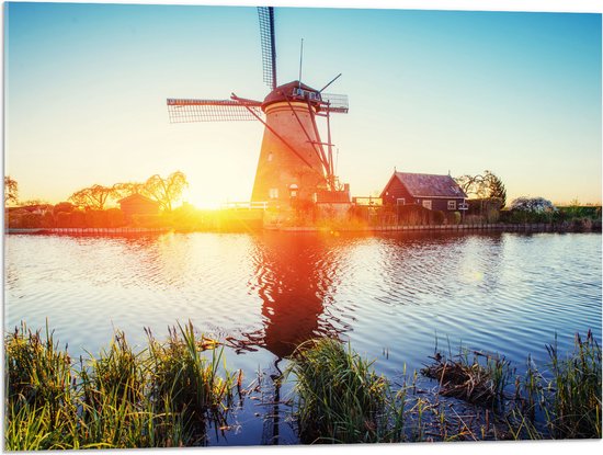 WallClassics - Acrylglas - Zonlicht langs Hollandse Molen aan het Water - 80x60 cm Foto op Acrylglas (Met Ophangsysteem)