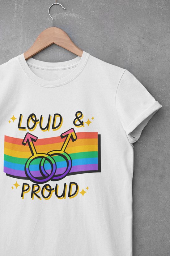 Shirt - Loud & proud - Wurban Wear | Grappig shirt | Pride | Unisex tshirt | Pride vlag | Regenboog vlag | LGBTQ | Make up | Gay | Liefde | Wit