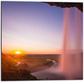 Dibond - Achter een Waterval in het Natuur Landschap van IJsland - 50x50 cm Foto op Aluminium (Met Ophangsysteem)