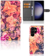 Flipcase Geschikt voor Samsung Galaxy S23 Ultra Telefoon Hoesje Cadeau voor Moeder Bosje Bloemen