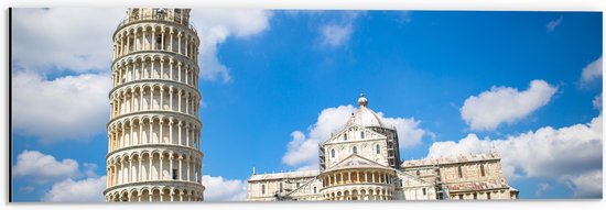 WallClassics - Dibond - Toeristische Toren van Pisa in Italië - 60x20 cm Foto op Aluminium (Met Ophangsysteem)