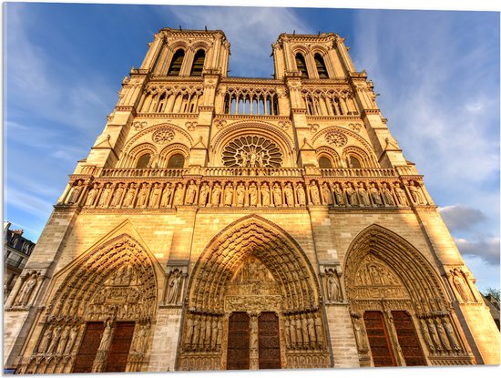 WallClassics - Acrylglas - Vooraanzicht van de Notre Dame in Parijs - 80x60 cm Foto op Acrylglas (Wanddecoratie op Acrylaat)